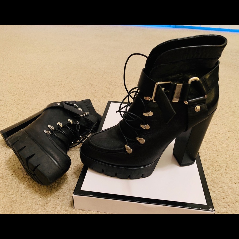 BrandNew-ZARA Limited/ Black Ankle boots #tooCool